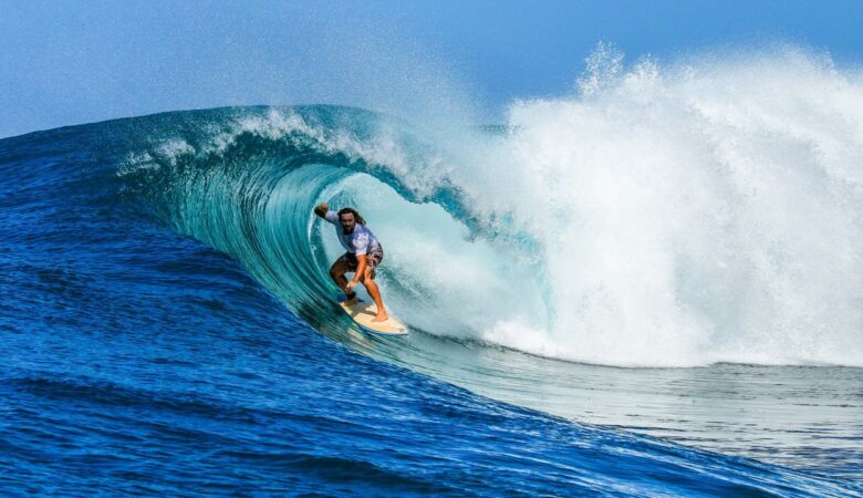 surfing in mentawai island